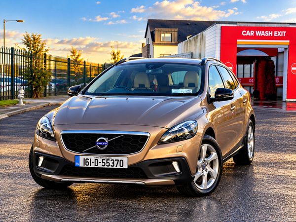 Volvo V40 Hatchback, Diesel, 2016, Bronze