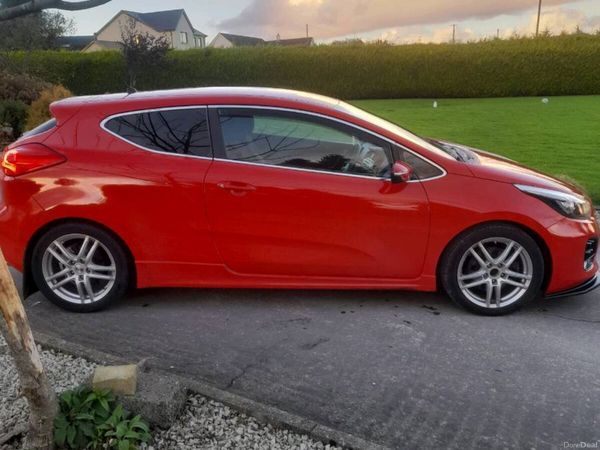 Kia Ceed Hatchback, Diesel, 2016, Red