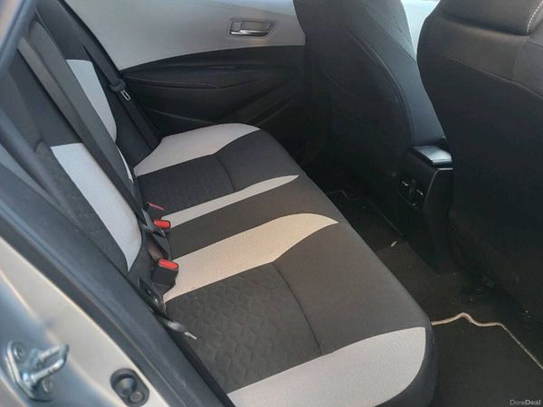 Toyota Corolla Estate/Jeep, Petrol Hybrid, 2022, Grey