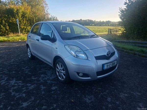Toyota Yaris Hatchback, Petrol, 2011, Silver