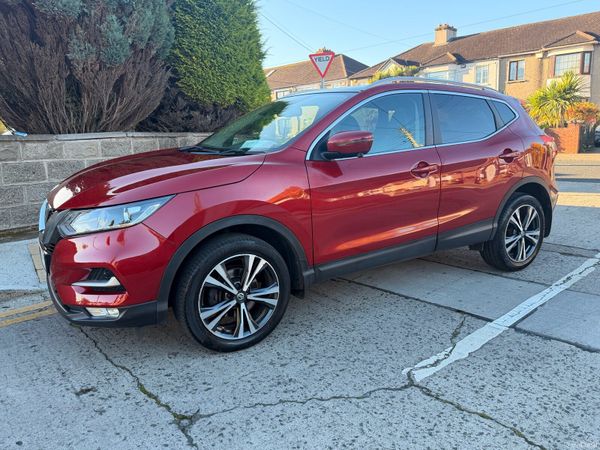 Nissan Qashqai MPV, Petrol, 2018, Red