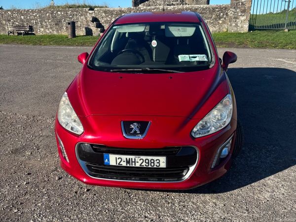 Peugeot 308 Hatchback, Diesel, 2012, Red