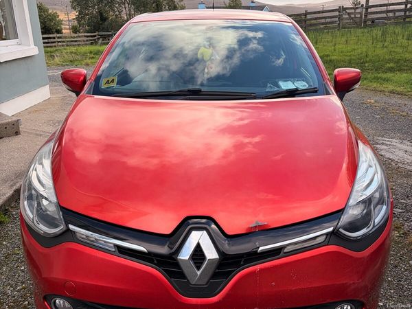 Renault Clio Hatchback, Petrol, 2013, Red