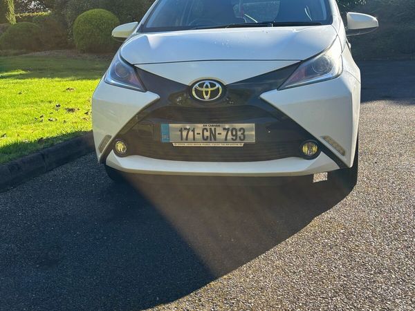 Toyota Aygo Hatchback, Petrol, 2017, White