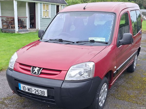 Peugeot Partner MPV, Diesel, 2010, Red
