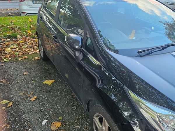 Ford Fiesta Hatchback, Petrol, 2014, Black