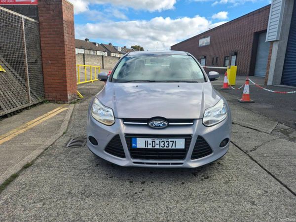 Ford Focus Saloon, Petrol, 2011, Grey