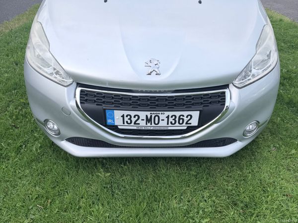 Peugeot 208 Hatchback, Petrol, 2013, Silver