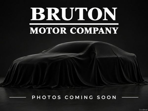 Volkswagen Polo Hatchback, Petrol, 2016, White