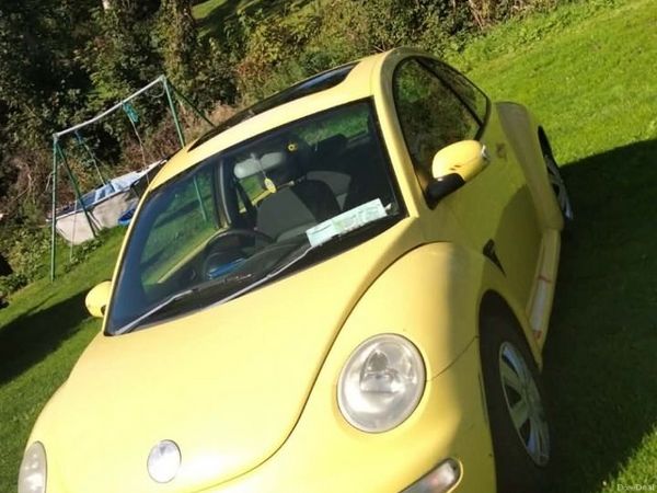 Volkswagen Beetle Hatchback, Petrol, 2005, Yellow