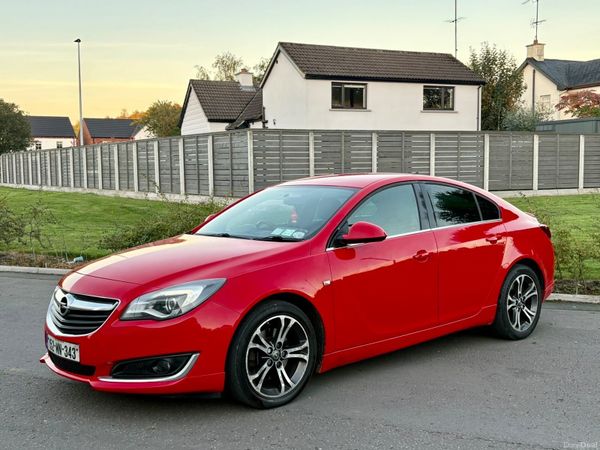 Opel Insignia Hatchback, Diesel, 2015, Red
