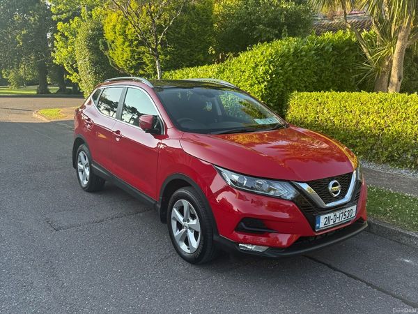 Nissan Qashqai MPV, Petrol, 2021, Red