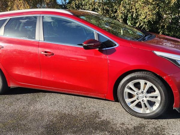 Kia Ceed Estate/Jeep, Diesel, 2013, Red