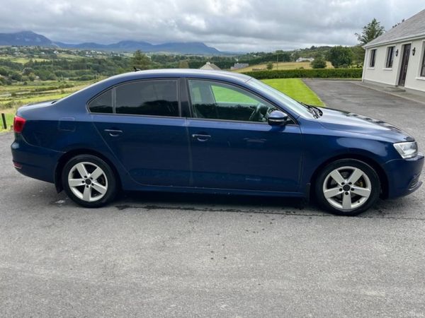 Volkswagen Jetta Saloon, Diesel, 2013, Blue