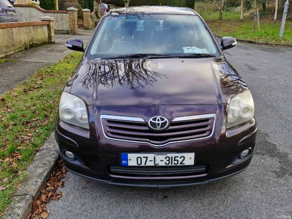 Toyota Avensis Saloon, Petrol, 2007, Red