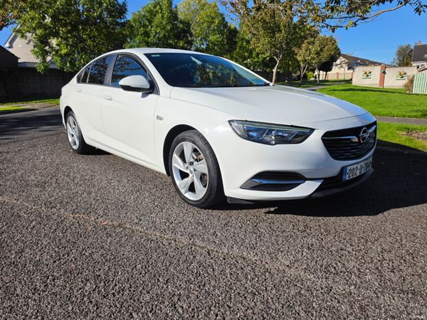 Opel Insignia Hatchback, Diesel, 2020, White