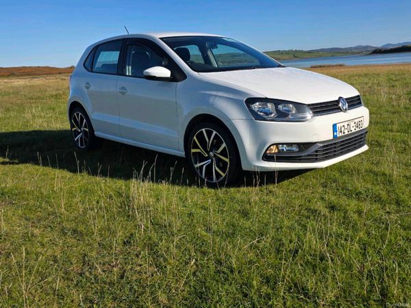Volkswagen Polo Hatchback, Petrol, 2014, White