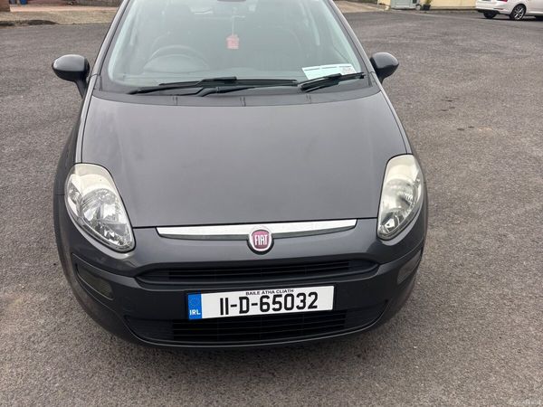 Fiat Punto Hatchback, Petrol, 2011, Grey