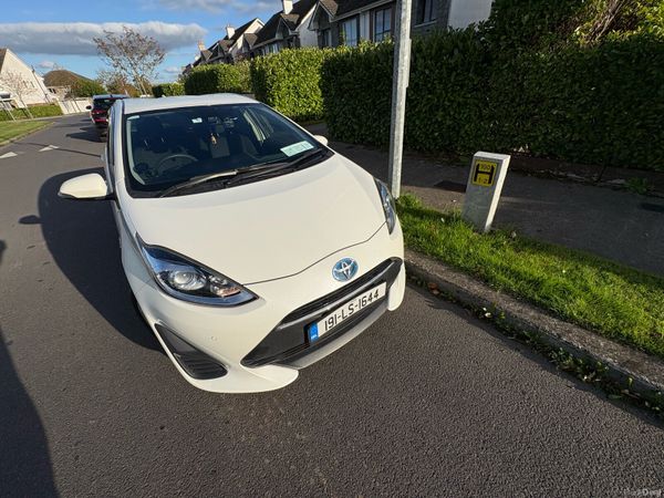 Toyota Aqua Hatchback, Petrol Hybrid, 2019, White