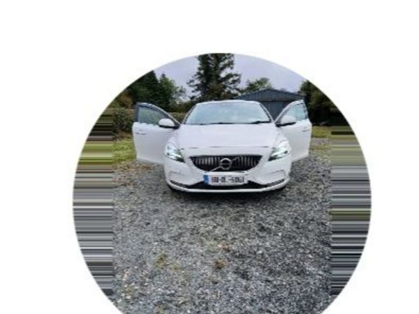 Volvo V40 Hatchback, Diesel, 2018, White