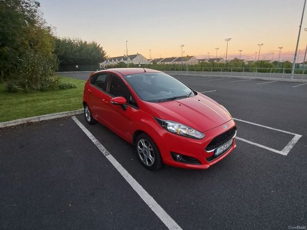 Ford Fiesta Hatchback, Petrol, 2017, Red