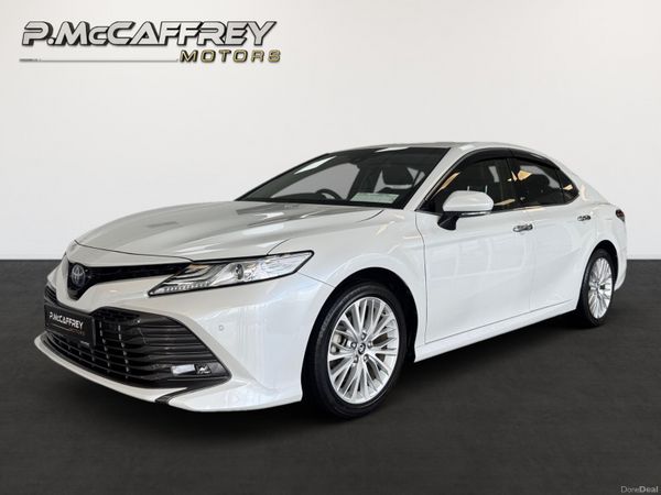 Toyota Camry Saloon, Petrol Hybrid, 2020, White