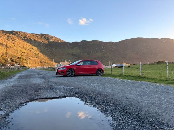 Volkswagen Golf Hatchback, Petrol, 2017, Red