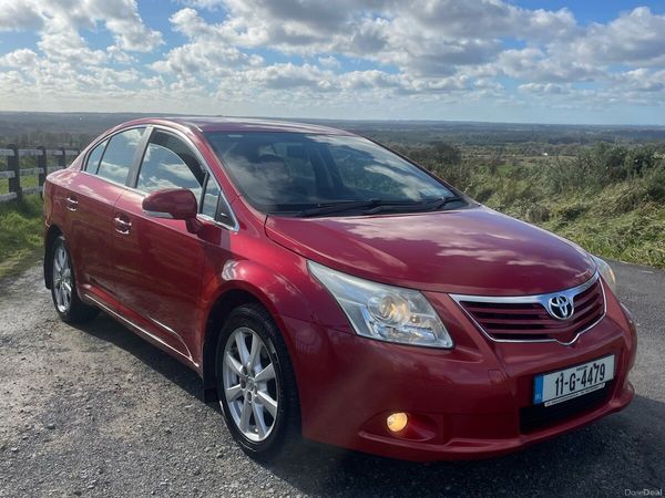 Toyota Avensis Saloon, Diesel, 2011, Red