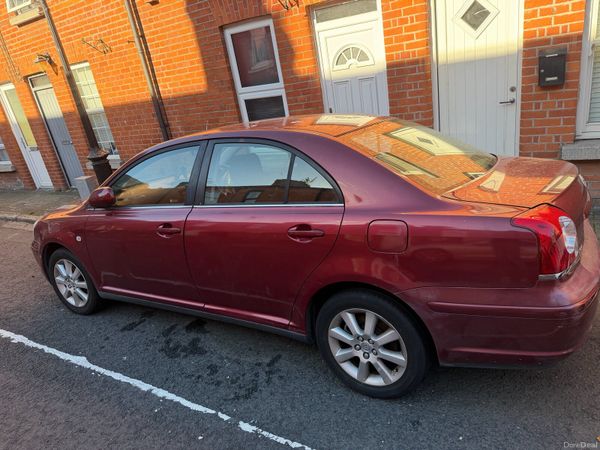Toyota Avensis Saloon, Petrol, 2006, Red