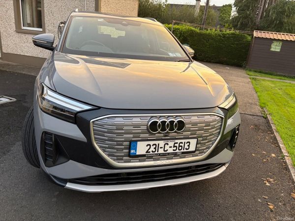 Audi e-tron Estate/Jeep, Electric, 2023, Grey