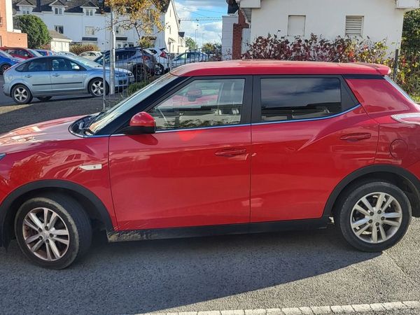 SsangYong Tivoli SUV, Diesel, 2016, Red