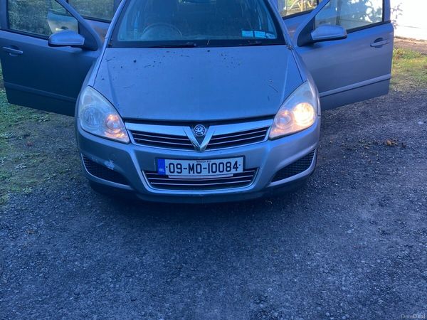 Vauxhall Astra Hatchback, Petrol, 2009, Silver