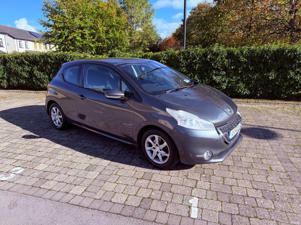 Peugeot 208 Hatchback, Petrol, 2012, Grey
