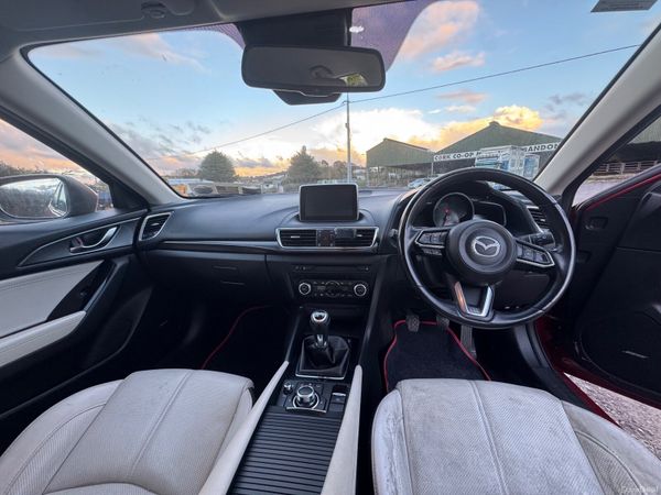 Mazda Mazda3 Hatchback, Diesel, 2018, Red