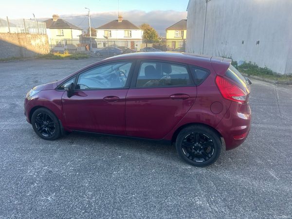 Ford Fiesta Hatchback, Diesel, 2010, Red