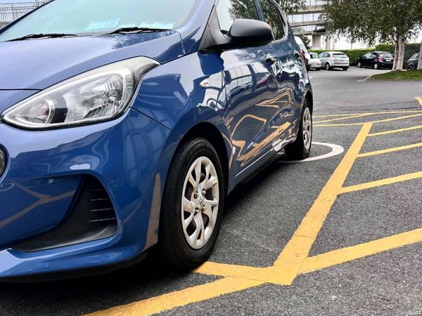 Hyundai i10 Hatchback, Petrol, 2017, Blue