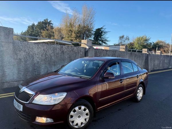 Skoda Octavia Saloon, Diesel, 2012, Red