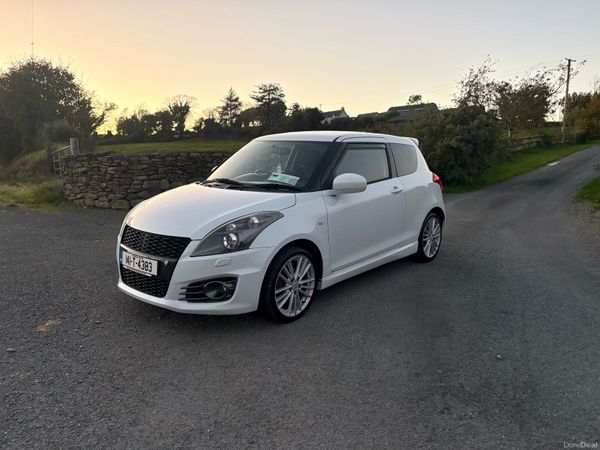 Suzuki Swift Hatchback, Petrol, 2014, White