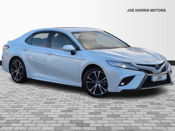 Toyota Camry Saloon, Petrol Hybrid, 2019, White