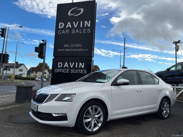 Skoda Octavia Hatchback, Diesel, 2020, White