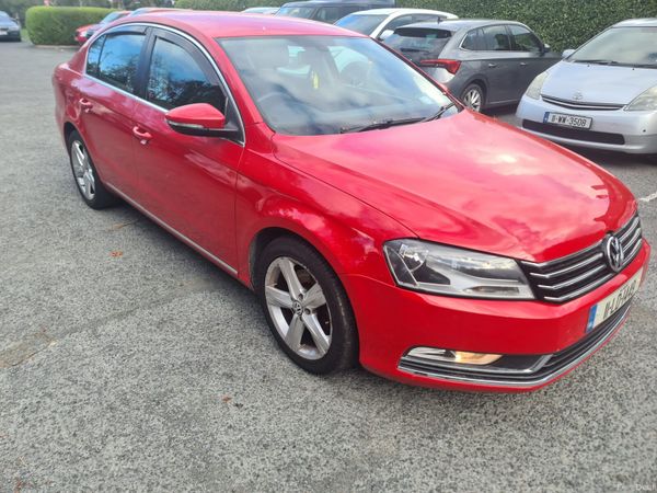Volkswagen Passat Saloon, Diesel, 2011, Red