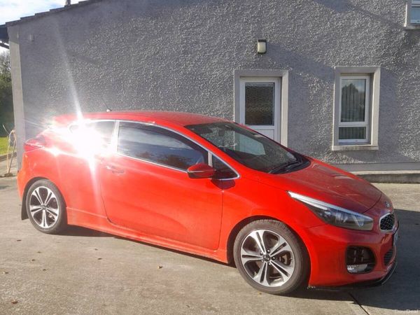Kia Ceed Hatchback, Diesel, 2016, Red