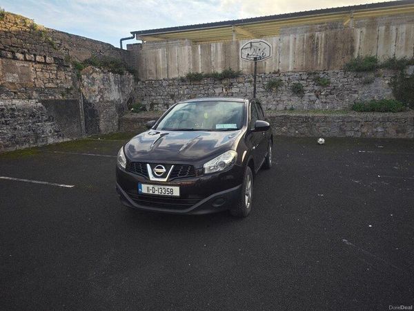 Nissan Qashqai Hatchback, Diesel, 2011, Purple