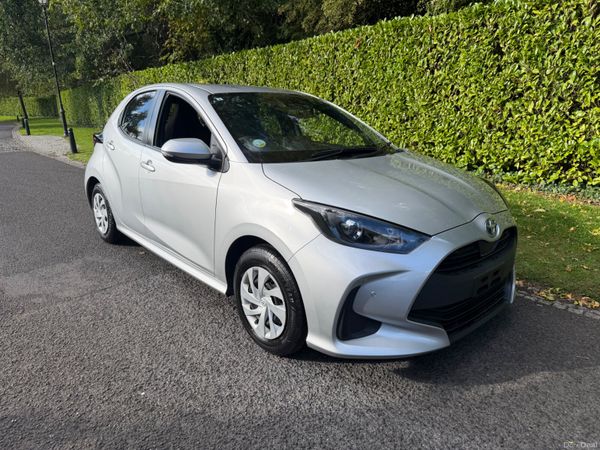 Toyota Yaris Hatchback, Petrol Hybrid, 2021, Silver