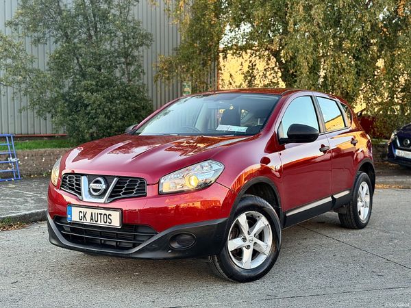 Nissan Qashqai Hatchback, Diesel, 2012, Red