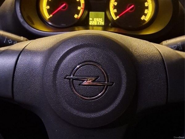Opel Corsa Hatchback, Petrol, 2008, Red