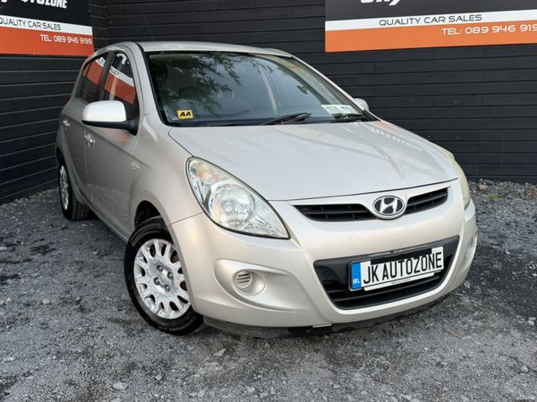 Hyundai i20 Hatchback, Petrol, 2012, Gold