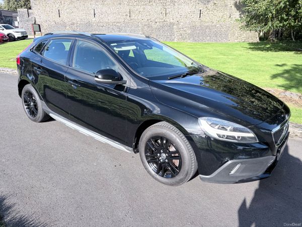Volvo V40 Hatchback, Diesel, 2016, Black
