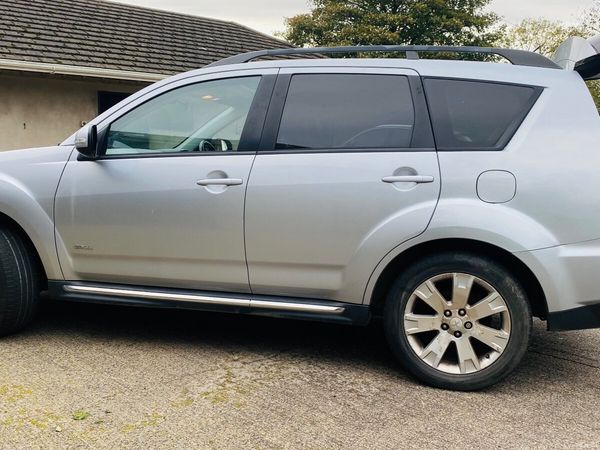 Mitsubishi Outlander SUV, Diesel, 2013, Silver
