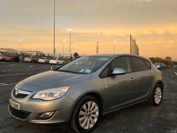 Vauxhall Astra Hatchback, Petrol, 2010, Silver